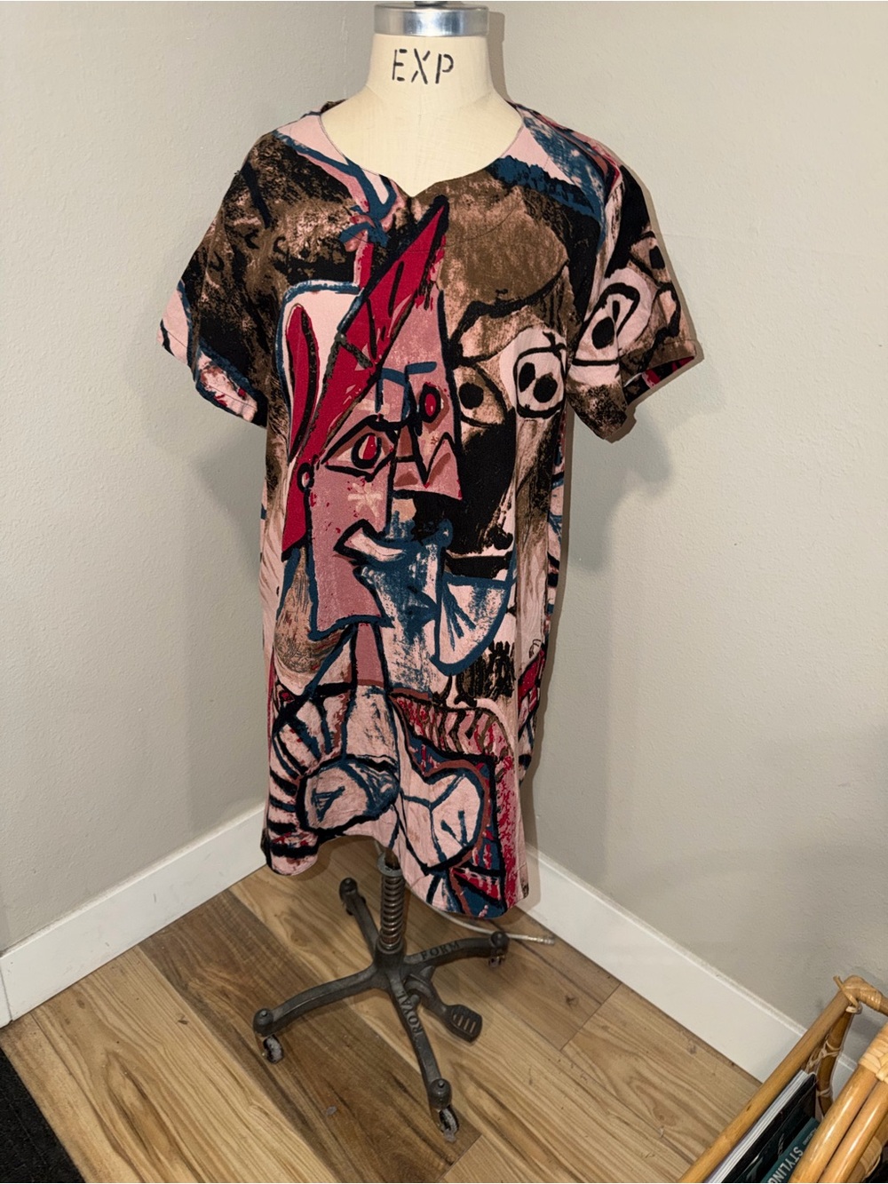 This SYFS Abstract Print Short Sleeve Tunic Dress in Pink,Black Red and Blue.2XL